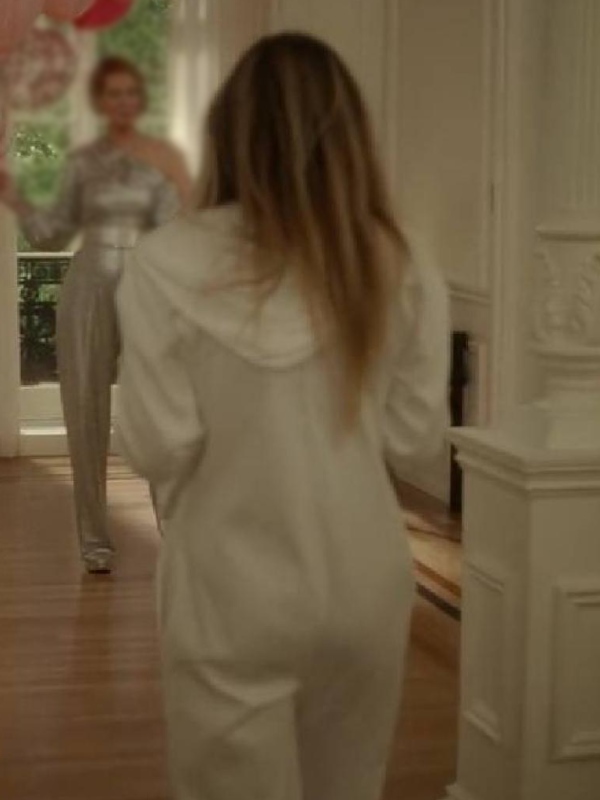 And Just Like That S03 Sarah Jessica Parker Hooded Jumpsuit Carrie Bradshaw TV Series And Just Like That S03 Sarah Jessica Parker White Hooded Jumpsuit